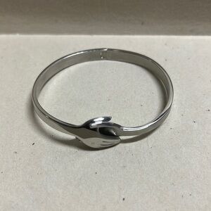 Holding hands silver bracelet